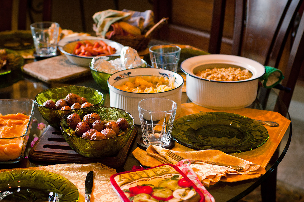 dinner-table-with-food.