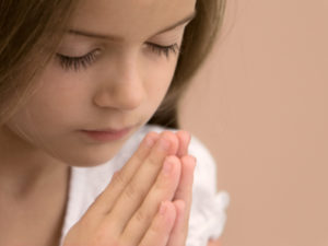 little girl praying