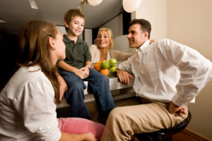 family-talking-in-kitchen_ieu7yh